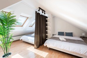 3 bedrooms, iron/ironing board, WiFi - Modern two-level apartment with balcony (Prague)