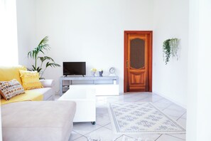 Living room - Apartment in Villa Between Como and Switzerland (Como)