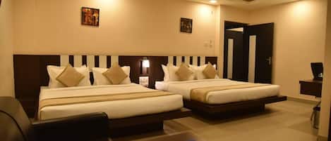 Family Quadruple Room | 1 bedroom, iron/ironing board, free WiFi