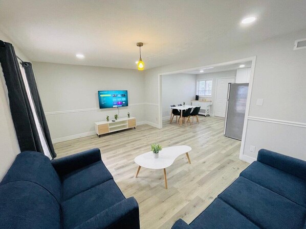 TV - Perfect Vacation walk to the beach 10 (Myrtle Beach)