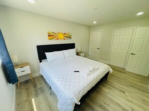 2 habitaciones, tabla de planchar con plancha, wifi y ropa de cama 