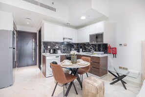 Deluxe Studio, Balcony | Private kitchen | Fridge, microwave, oven, coffee/tea maker - NEW Lisiting | Miracle Garden | Great Location (Dubai)