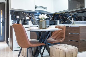 Deluxe Studio, Balcony | Dining room - NEW Lisiting | Miracle Garden | Great Location (Dubai)