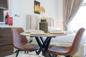 Studio Deluxe, balcon | Salle à manger