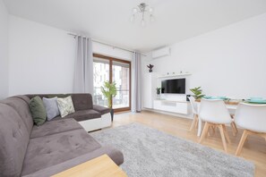 Living room - Apartment With Parking by Renters (Warsaw)