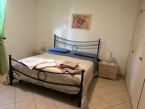 2 Schlafzimmer, Bügeleisen/Bügelbrett, Bettwäsche