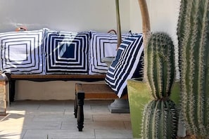 Terrace/patio - Traditional contemporary house. (Cabras)