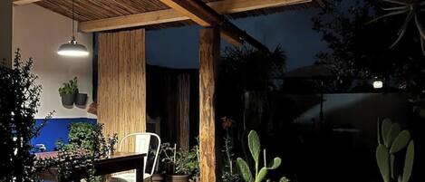 تناول الطعام بالخارج