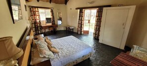 Standard Double Room | Free WiFi, bed sheets - Matopo Ingwe Lodge (Matopos)