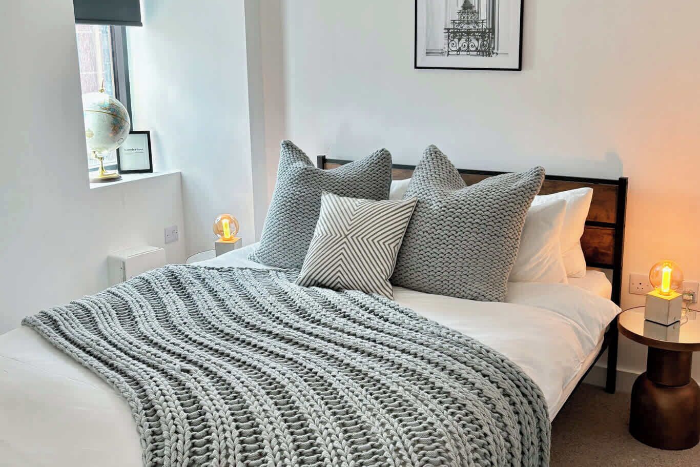 2 عدّة غرف نوم ومكواة/لوح كي وواي فاي وملاءات أسرّة