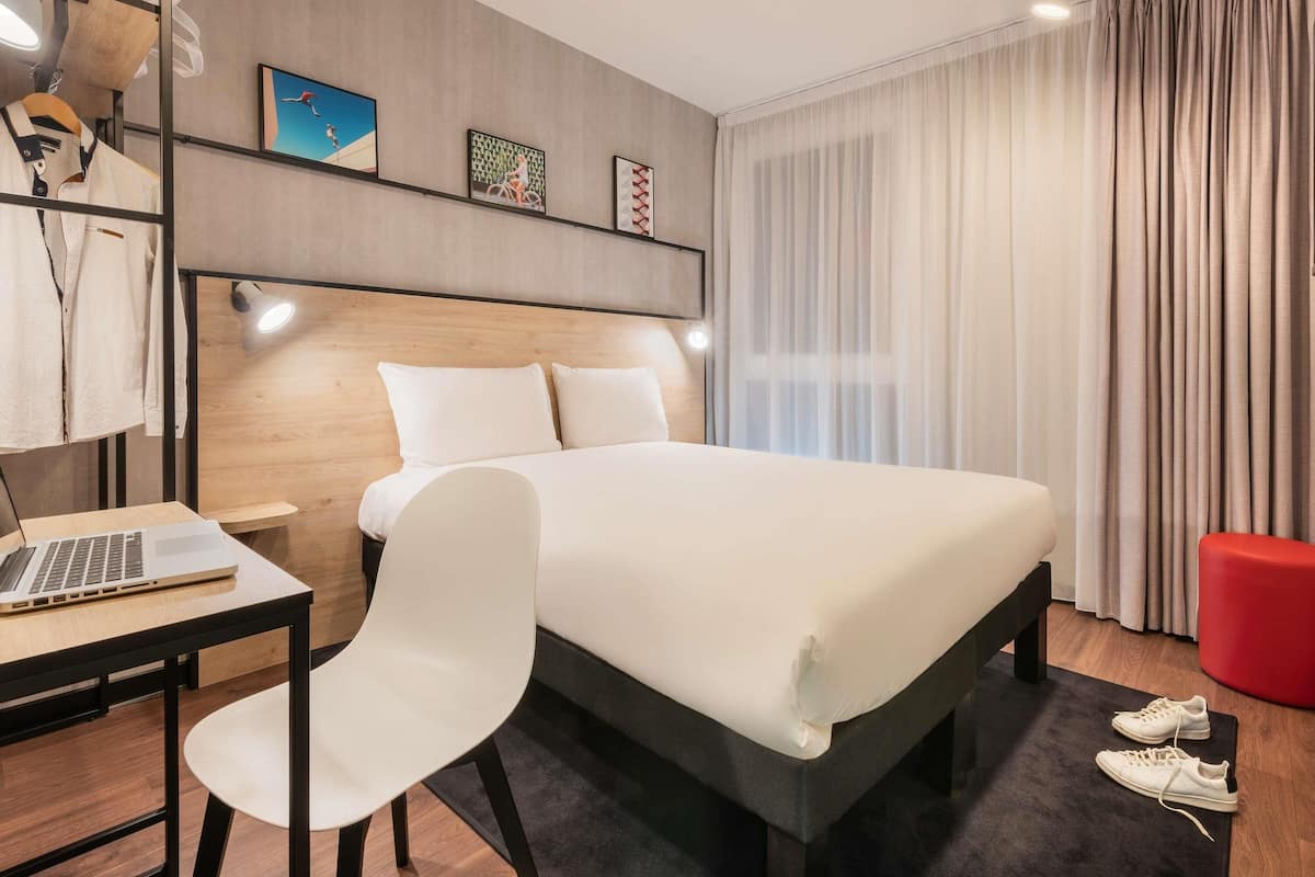 Standard Room, 1 Double Bed | Desk, laptop workspace, blackout drapes, soundproofing