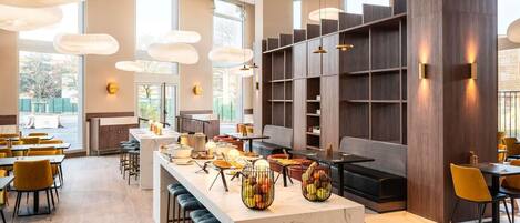 TĂ€gliches FrĂŒhstĂŒcksbuffet (14.90 EUR pro Person)