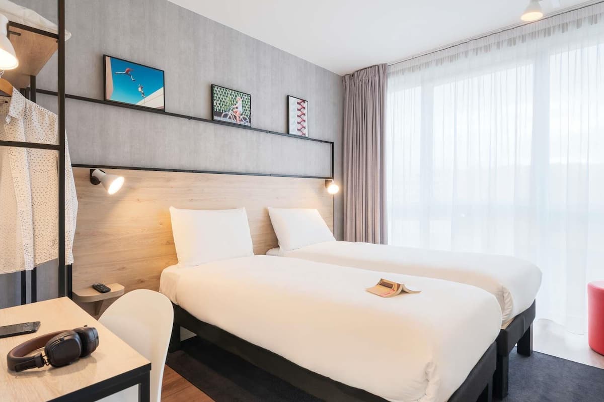 Standard Room, 2 Single Beds | Desk, laptop workspace, blackout curtains, soundproofing