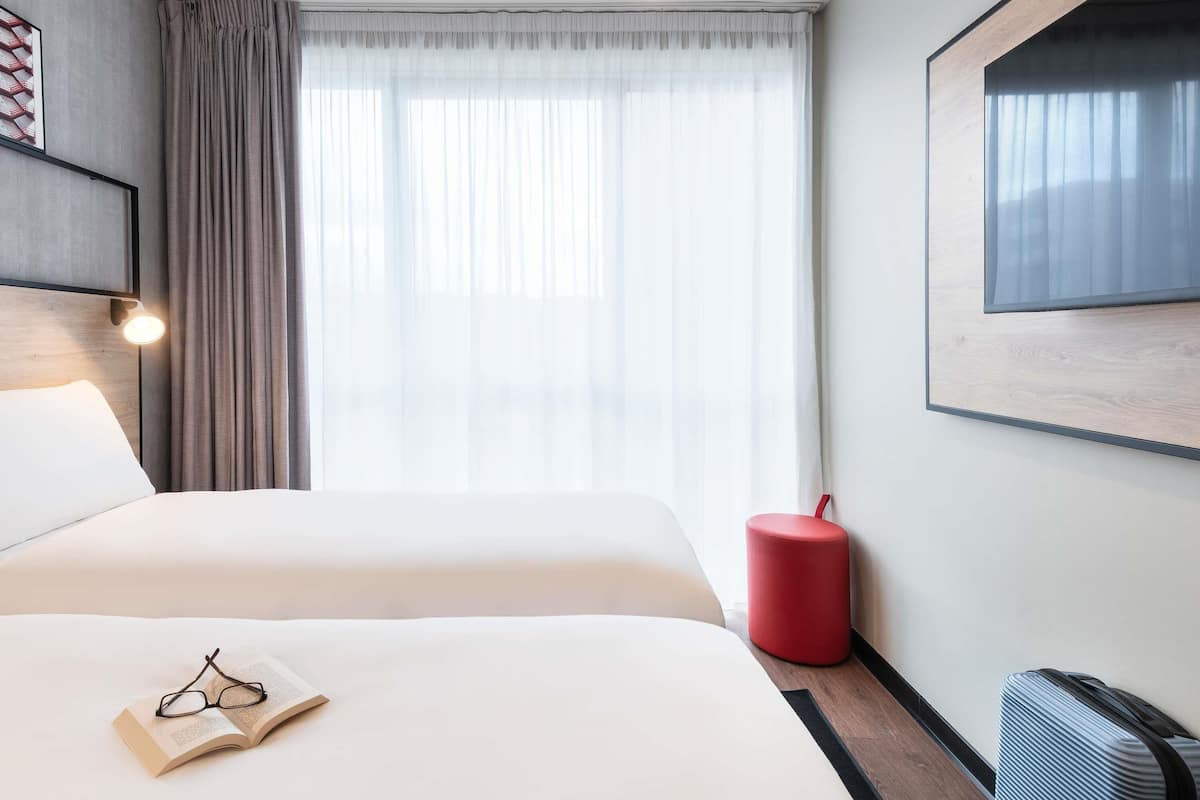 Standard Room, 2 Single Beds | Desk, laptop workspace, blackout curtains, soundproofing