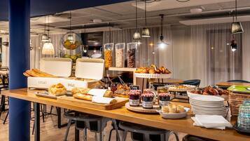 Petit déjeuner continental servi tous les jours en supplément