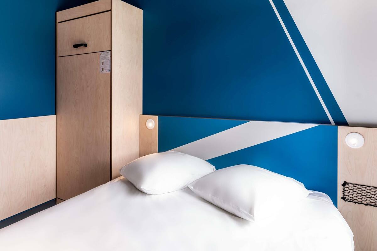 Chambre Standard, 1 lit double et 1 lits simple | Rideaux dâobscurcissement, systĂšme dâinsonorisation