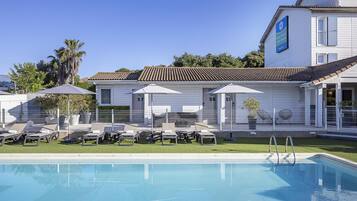 Piscina externa sazonal