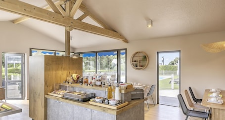 Buffet breakfast for a fee on weekends. Sure Hotel by Best Western Nimes Est