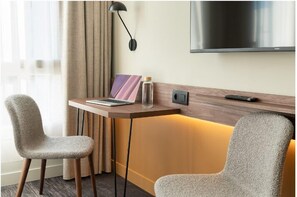 Superior Room, 1 Double Bed | In-room safe, laptop workspace, blackout drapes, soundproofing