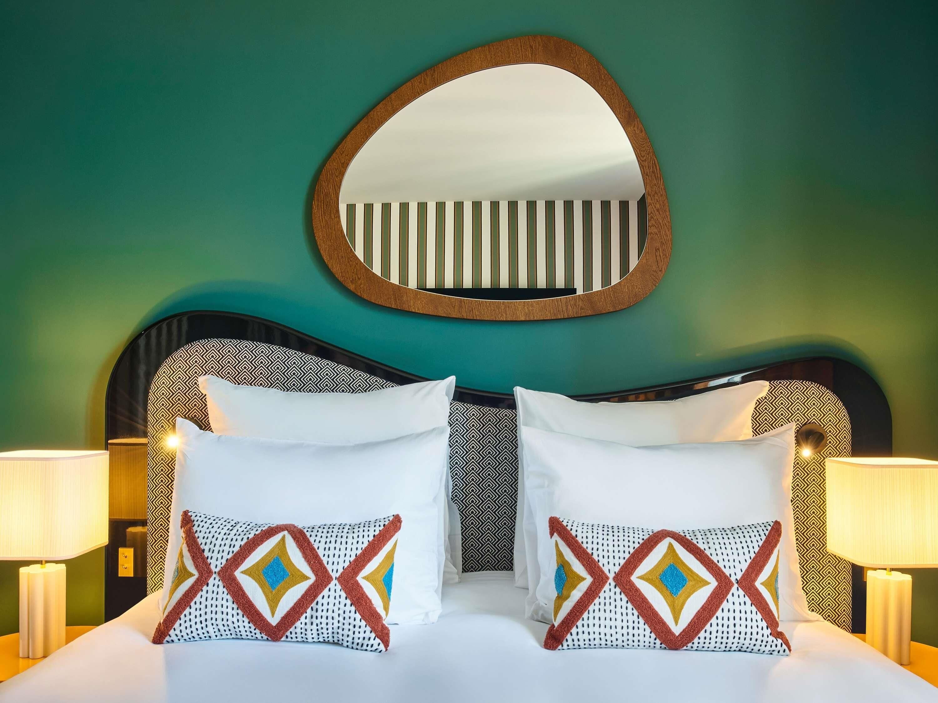 Rom – classic, 1 queensize-seng | Sengetøy av topp kvalitet, safe på rommet og blendingsgardiner