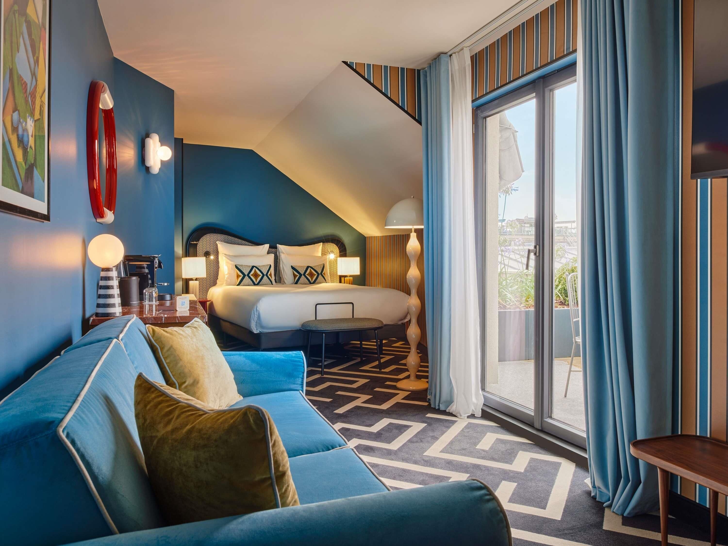 Premium bedding, in-room safe, blackout drapes, soundproofing