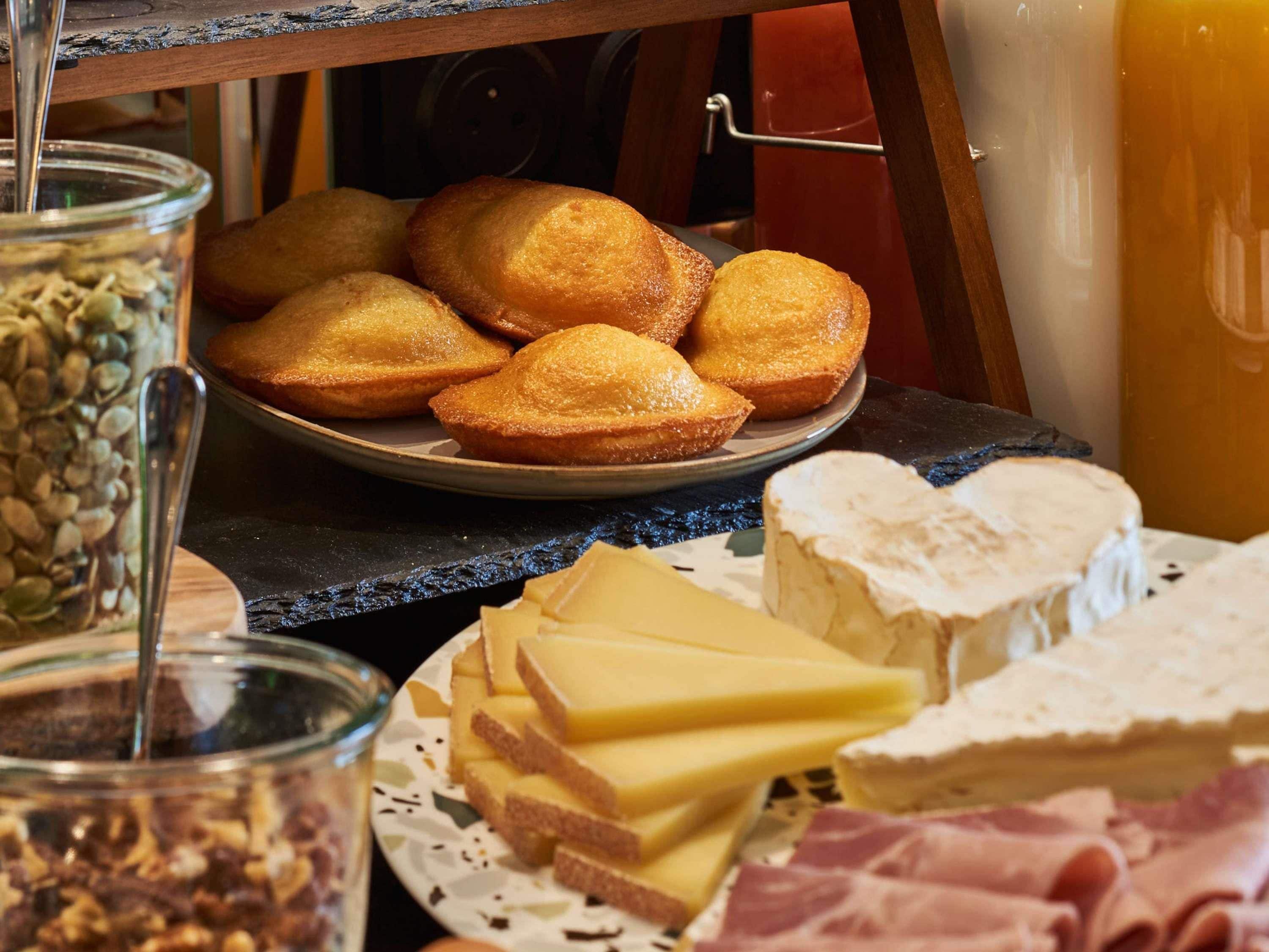 Daily buffet breakfast for a fee