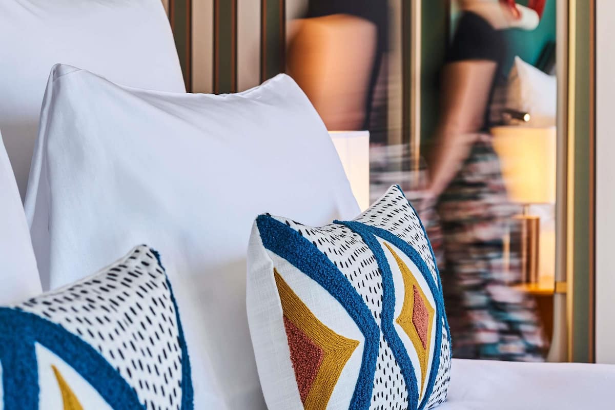 Classic Room, 1 Queen Bed | Premium bedding, in-room safe, blackout curtains, soundproofing