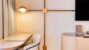 Standard Room, 2 Twin Beds | Premium bedding, individually decorated, laptop workspace