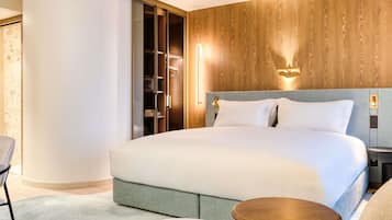 Luxe beddengoed, individueel gedecoreerd, een laptopwerkplek