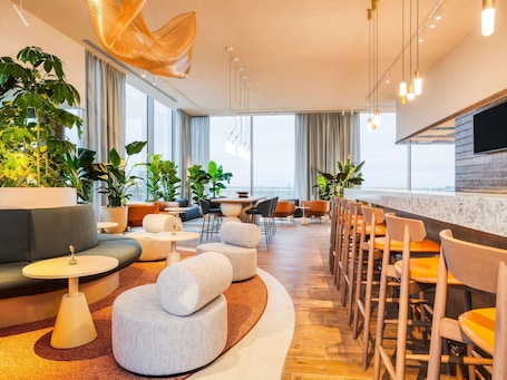 Bar (sur place). Mövenpick hotel Brussels Airport