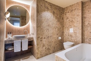 Bañera y ducha independientes, cabezal de ducha tipo lluvia