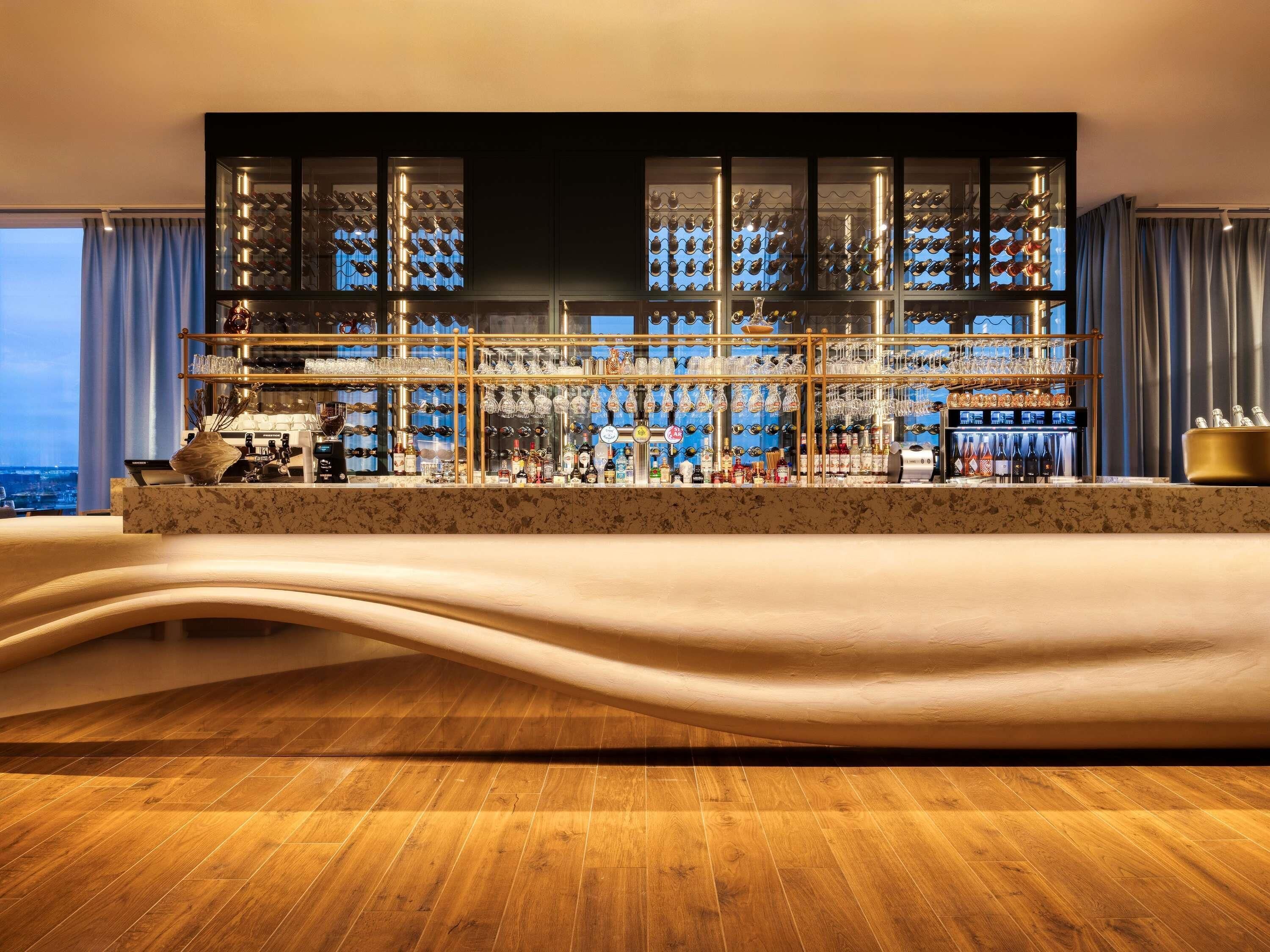 Bar (trong khuôn viên)