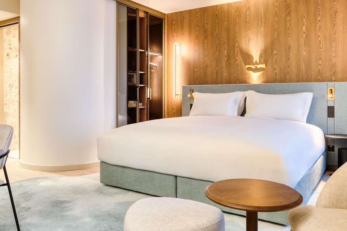 Junior Suite, 1 King Bed (Executive)