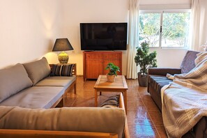 Smart TV - 50 meters from the sea!  Large terrace with views, centrally located, very spacious, 3 bedrooms. (Cullera)