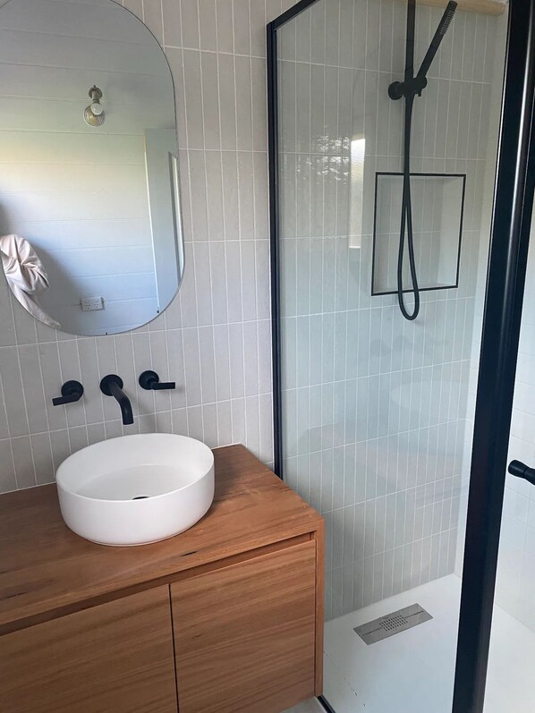 Toallas, jabón, papel de baño