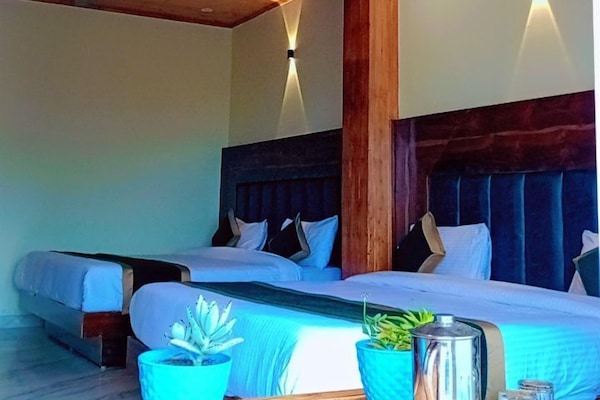 Luxury Suite, Mountain View | Premium bedding, down comforters, Select Comfort beds, desk