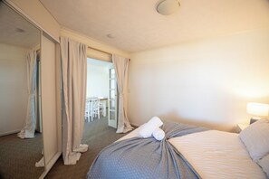 2 عدّة غرف نوم ومكواة/لوح كي وواي فاي مجانًا وملاءات أسرّة