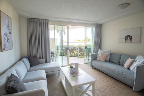 Resort-style oasis, 3 minutes from the beach!