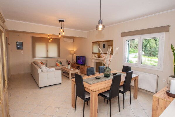 Smart TV, fireplace - Elegant cosy holiday house with garden (ZAKYNTHOS)