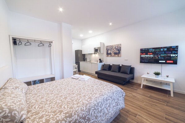 1 bedroom, iron/ironing board, WiFi, bed sheets - Apartamento Acogedor. ¡¡ A Escasos Minutos Caminando del Parque del Retiro!! (Madrid)