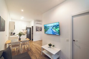 Interior - Apartamento Acogedor. ¡¡ A Escasos Minutos Caminando del Parque del Retiro!! (Madrid)