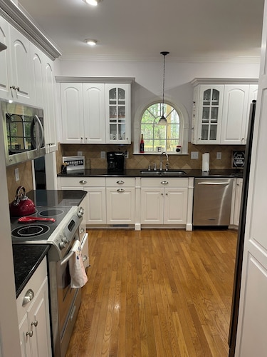 Luxury 5-bedroom house in Cedar Point with AC, WiFi, hotub, private yard & more!