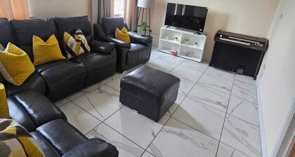 Sittingbourne Serenity - Spacious 4-bed House