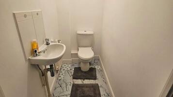 House | Bilik Mandi | Gabungan pancuran/tab mandi, tab mandi rendaman dalam, tuala disediakan