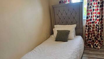 House | 4 bilik tidur, seterika/papan seterika, Wi-fi percuma, cadar katil