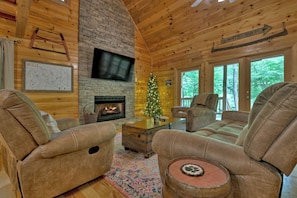 Smart TV y chimenea 