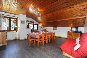 Interior - Wifi, 100m from ski slopes, parking, tv, ski locker, 85m², Les Menuires (Saint-Martin-de-Belleville)
