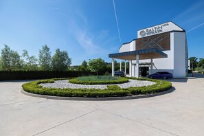 Front of property - Apartment With Gym and Sauna by Renters (Mielno)