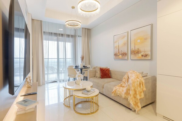 Deluxe Apartment, 2 Bedrooms, City View | Living area