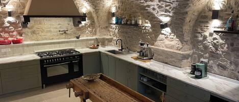 ميكروويف، فرن، موقد طهي مسطح، غسالة أطباق